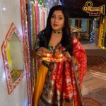 Anjana Singh Instagram - अक्षय तृतीया के शुभ अवसर पर। जब जगाईम आपन भाग्य, त बनल रही सौभाग्य! फिलमची भोजपुरी ले के आ रहल बा भोरे से राति तक, अक्षय तृतीया विशेष “बनल रहे सौभाग्य” दिनभर रहीं अंजना सिंह के संग। 22 अप्रैल, पूरा दिन। Outfit: @vidyamourya096 Makeup & hair:- @style_by_rashmi