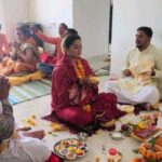 Anjana Singh Instagram - बधाई अंजना सिंह जी.. नये घर के गृह प्रवेश पूजा की.. @anjana_singh_ @devsingh6780 @dharamdubeyshow
