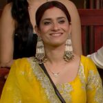 Ankita Lokhande Instagram - Setting the trend right ✅ So beautiful, so elegant...just looking like a WOW in laddoo peela color 💛🤌🏻 @designmachinesuitslive Credits:- Outfit: @kalighataindia x @vansh_singh888 Jewellery: @rimayu07 Styled By: @hemlataa9 @stylebyhemlataa Assisted By: @saloni142_ @haaute @colorstv @beingsalmankhan @officialjiocinema @endemolshineind #AnkitaLokhandeJain #AnViInBiggBoss17 #WeekendKaVaar #TraditionalLook #BiggBoss #BB17 #DilDimaagAurDum #Colors #SalmanKhan #JioCinema