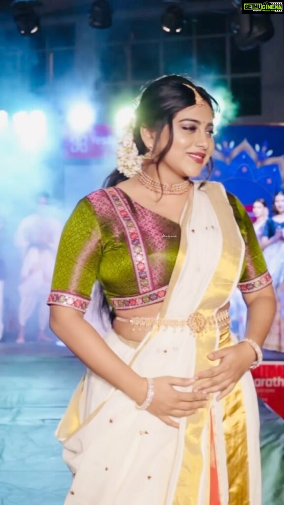 Anna Rajan Instagram - Mua @imac_makeup_institute Costume @celebrate_clothes_n_crafts @ansisiyad Event @shibushiva Fashion event @yesbharathweddingcollections