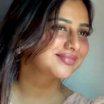 Anna Rajan Instagram - Everything .......🐝🐝🐝🐝. #beee #coimbatore #days #trending #new #réel #annaspeeks #lichi #love #happy #feelingloved #loveislove #anna #smile #loveyou #beee