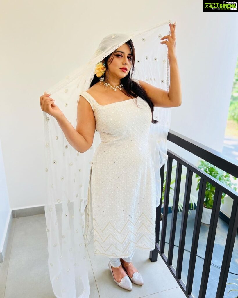Anna Rajan Instagram - I drifted from snow-white to ......... dress @shawli_aluva MUA @jaush_an #white #actress #new #newpost #whitelove #snowwhite #love