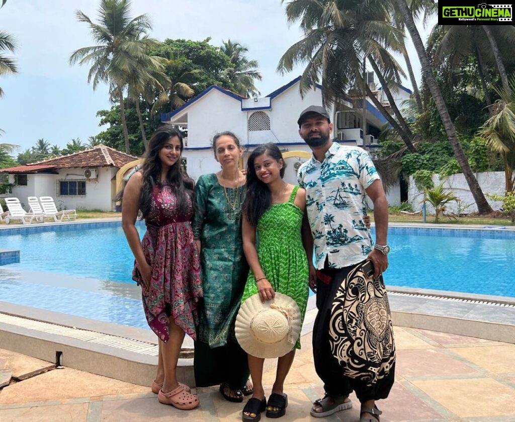 Anna Rajan Instagram - Ocean breeze , salty air, sun-kissed skin,that endless summer #goa #resort #family #familytime #familylife #love #smile #positivity #anna @shonrjn @sheeba.rajan.54922 @jinucherian92 Goa