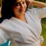 Anna Rajan Instagram - Dt expect me to be nice , when i need the most u are not there#reels #trendingreels #happy #smile #wayanad #resort #run #lichi #actress #trending Click @shonrjn Brother love