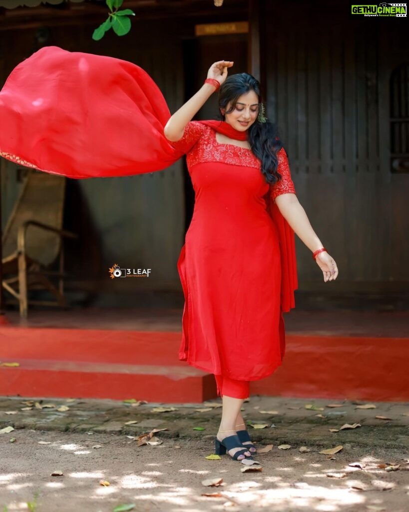 Anna Rajan Instagram - The ultimate cure RED. Click @3leaf_photography Costume @shawli_aluva #red #love #risen #sucess #fighting