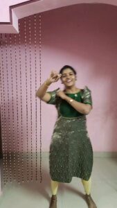 Annabharathi Berchmans Instagram - மாமதுரை அன்னக்கொடி 😜( summa try pannen..friends..kovichukatheenga) beautiful outfit :@daddys_girl_designer_studio