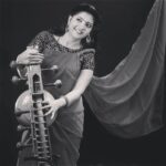 Annabharathi Berchmans Instagram - " கையில் மிதக்கும் கனவா நீ கை கால் முளைத்த காற்றா நீ கையில் ஏந்தியும் கனக்கவில்லையே நுரையால் செய்த சிலையா நீ "- வைரம் கவிப்பேரரசு வைரமுத்து வரிகள் 📝❤👌