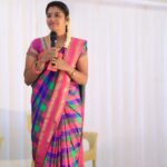 Annabharathi Berchmans Instagram - "மகளிர் சுய உதவிக் குழுவின்" சார்பாக முழுக்க முழுக்க பெண்கள் என்னை முதன்முதலாக தொடர்பு கொண்ட பட்டிமன்ற நிகழ்ச்சி .வில்வ மரத்துப்பட்டி நிகழ்ச்சியைப் பார்த்து நீங்கள் நிச்சயமாக எங்கள் ஊருக்கு வர வேண்டும் என்ற அன்பாக கேட்டுக் கொண்டார்கள். அருப்புக்கோட்டை அருகே K. துரைசாமிபுரம் .. அருமையான ரசிகர்கள் மிக்க மகிழ்ச்சி ❤🎤🙏 #Annabharathi #anbudanannabarathi