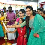 Annabharathi Berchmans Instagram - எங்கள் கோவில்பட்டியில் "VSA Fashions" grand opening ceremony 💪❤ #Annabharathi #anbudanannabarathi #kovilpatti #kovilpatti_city #vsafashions #grandopening #grandopeningevent #GrandOpeningCeremony beautiful makeup & hairstyle :@contourqueens_makeover