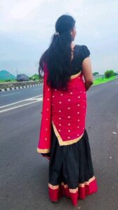Annabharathi Berchmans Instagram - இனிமையான மாலைப் பொழுதில் 💗

 beautiful costume :@venimakeover 
@sri_aari_bridal_blouse_designe 
@suba_shini_99

#annabharathi #halfsaree