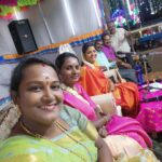 Annabharathi Berchmans Instagram - நேற்று(15.10.23) சுரண்டை அருகே சுப்பையாபுரத்தில் நான் நடுவராகப் பங்கேற்ற நகைச்சுவை பட்டிமன்றம். நிகழ்ச்சியின் முடிவில் "குறுகுறு பாய்ஸ்" என்று புது டீமே செட் ஆகிவிட்டார்கள்.. மிக்க மகிழ்ச்சி நன்றி 👍😍🎤 #Annabharathi #AnbudanAnnabharathi #pattimndram #comedypattimandram #Surandai #subbaiyapuram