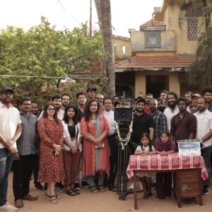 Antony Varghese Instagram - ഞങ്ങൾ തുടങ്ങുകയാണ്  എല്ലാവരുടെയും പ്രാർഥന വേണം ❤️🥰
