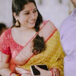 Anumol Instagram - Reel by @ansar_bin_haneefa_ From chaithu’s engagement. #anumol #anuyathra #sareelove #weddings #sisterengagement #love