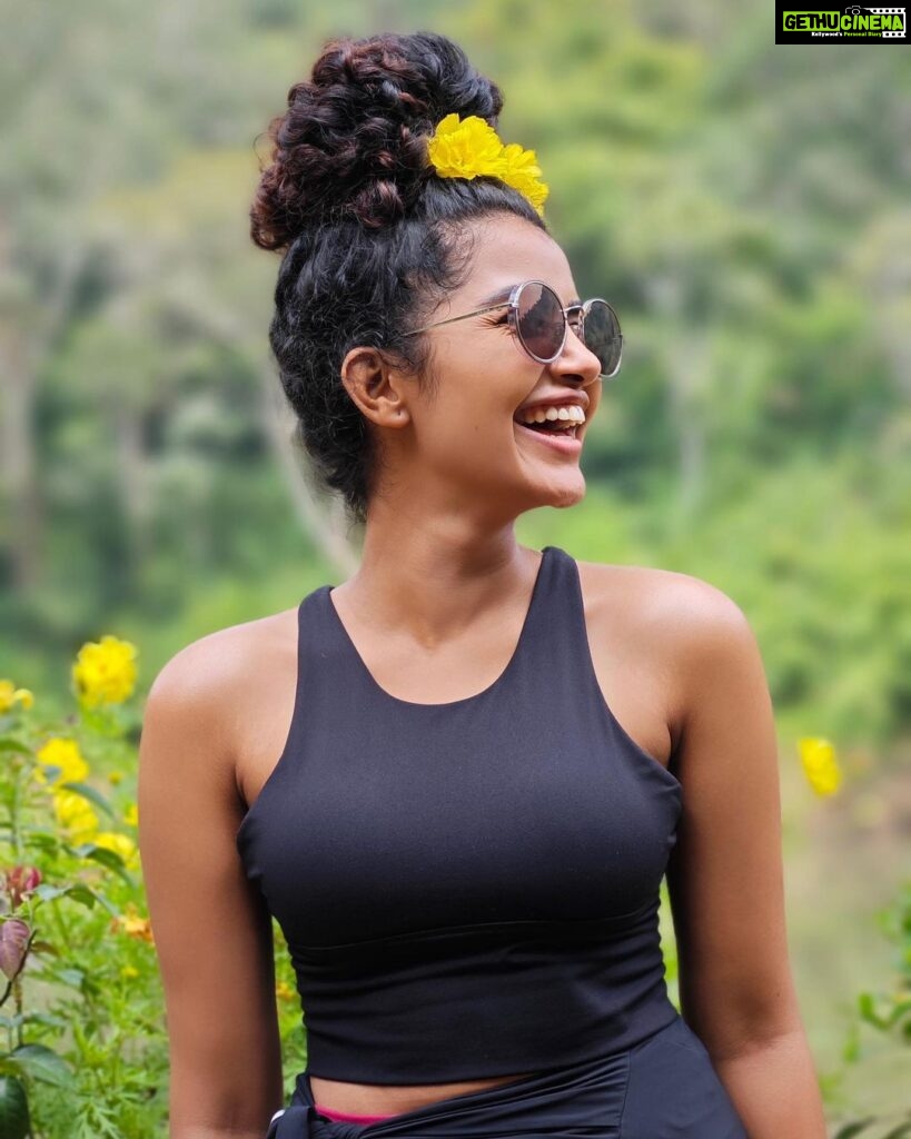 Anupama Parameswaran Instagram - That was a fun trip 😍 PC @sayoojmohan @sunithaparameswaran75 @akshayeparameswaran @vyshnavi_pramod @gopikasayooj96 @nijeshcheruly @saikumar_4711