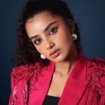 Anupama Parameswaran Instagram - I thought I hate pink… Guess not anymore 🦩 Love this series 🤩 Outfit : @ewoke.studio MUA : myself Jewellery: @thetrinkaholic Styling : @sandhya__sabbavarapu @team_sandhya Photography : @pranav.foto Hair : @koli_sarika7313 Styling assistant : @styled_bysonali_