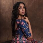 Anupriya Goenka Instagram - I am what, I am seeking for… Have understood this cerebrally- have to put this understanding in practice now. Wearing @ajdofficial @vblitzcommunications Makeup @komzy_le Hair @kahkashaaaan Photography @vishwasgonsalves #musings #festival #light #fyp