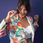 Anupriya Goenka Instagram - Amidst the chaos and pain the world is going through right now, let’s pray that the light of knowledge, compassion and gratitude shines upon us. Pray for the people who are really suffering and are in unfathomable pain and know that we are more than privileged to be able to post on instagram from the comfort of our surroundings and share our joys and feelings.. Ahead of Diwali, I just hope to be able to truly spend some quality and peaceful time with my family during this festive season and thank god for our blessings. Happy festive season! ❤️ @eshaamiinlabel1 @komzy_le @kahkashaaaan @dreamdraftfilms #fyp #hope #light #prayers