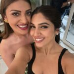 Anushka Ranjan Instagram - Happy Shiny People✨🫶 I tried my best to click as many pictures as possible but could only manage so many 🥳 Love to the ones who aren’t in these but took out the time to celebrate with me🥰 @akansharanjankapoor @adityaseal @_vaanikapoor_ @anuranjan1010 @doll_daks @archana_mayekar @natsm27 @farahkaranjia @rainajain3 @amansingh.sabharwal @shreysampat @abeermeherish21 @anitakumar_1 @ishaan_varma1 @eteepodar @karishmaktanna @varun_bangera @anushasdandekar @bhumipednekar @muizzkhan @varunbajaj_ @suved @kenghosh19 @mesunnysingh @castingchhabra @jaiswalpragya