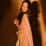 Anushka Sen Instagram - Palat moment 😛💕 . Makeup by me 📸 @miteshsphotography Jewellery @anaqajewels Outfit @madzinlabel Styled by @shreejarajgopal