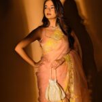 Anushka Sen Instagram - Palat moment 😛💕 . Makeup by me 📸 @miteshsphotography Jewellery @anaqajewels Outfit @madzinlabel Styled by @shreejarajgopal