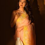 Anushka Sen Instagram - Palat moment 😛💕 . Makeup by me 📸 @miteshsphotography Jewellery @anaqajewels Outfit @madzinlabel Styled by @shreejarajgopal