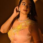 Anushka Sen Instagram - 🪄🤗✨ . Makeup by Me! 📸 @miteshsphotography Jewellery @anaqajewels Styled by @shreejarajgopal Wearing @madzinlabel