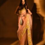 Anushka Sen Instagram - Desi but with a twist 🪄 . 📸 @miteshsphotography Styled by @shreejarajgopal Outfit @madzinlabel Jewellery @anaqajewels Bag @oceana_clutches Makeup by Me!