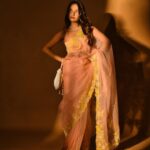 Anushka Sen Instagram - Desi but with a twist 🪄 . 📸 @miteshsphotography Styled by @shreejarajgopal Outfit @madzinlabel Jewellery @anaqajewels Bag @oceana_clutches Makeup by Me!