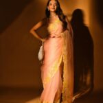 Anushka Sen Instagram - Desi but with a twist 🪄 . 📸 @miteshsphotography Styled by @shreejarajgopal Outfit @madzinlabel Jewellery @anaqajewels Bag @oceana_clutches Makeup by Me!