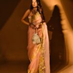 Anushka Sen Instagram - Desi but with a twist 🪄 . 📸 @miteshsphotography Styled by @shreejarajgopal Outfit @madzinlabel Jewellery @anaqajewels Bag @oceana_clutches Makeup by Me!