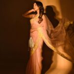 Anushka Sen Instagram - Desi but with a twist 🪄 . 📸 @miteshsphotography Styled by @shreejarajgopal Outfit @madzinlabel Jewellery @anaqajewels Bag @oceana_clutches Makeup by Me!