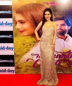 Anusmriti Sarkar Instagram - Premier night of “Hum Tumhein Chahte Hain “ ✨🧿🧿

Outfit - @majesticbyjapnah 
Jewellery- @sujhal_jewels 
Styling - @stylebyaaash 
Heels - @stevemadden 

#humtumheinchahtehain #released #bollywood #movie #love #premier #night #media #event #blessed #as #anusmritisarkar #anusmriti