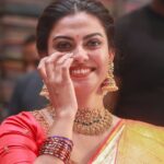 Anusree Instagram - Candid time!!! MaH @pinkyvisal Outfit @iha_designs Click @sreeraj_capture Blouse design @sabarinathk_ Perfect stitching @vasudevan.arun Accessories @varuthri_findings