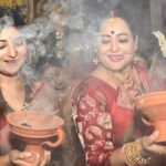 Aparajita Auddy Instagram - বোধন থেকে বিসর্জন একটাই চয়েস @doctorschoiceedibleoil অষ্টমীর ১০৮ মহাভোগ, all prepared by Doctor's choice kachi ghani mastered oil. এই পুজোয় পেট পুজো, ধুনুচি নাচ, আর সঙ্গে সাউথ সিটি কমপ্লেক্সের আবাসিকদের মন ভরা ভালোবাসা। এক কথায় অষ্টমী sorted. #DoctorsChoice #DilKiChoice #mahavog #AparajitaAdhya #DurgaPuja2023 #astami #southcity #dhunuchinaach #bangali #fun #joy #AparajitaAdhya #sandiptasen #masterdoil #kachighani Kolkata