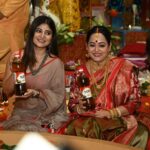 Aparajita Auddy Instagram - বাঙালির সব থেকে বড় উৎসবে আজকের মহাআয়োজন Doctors' Choice -এর পক্ষ থেকে মহাষ্টমীর ১০৮ মহাভোগ। সঙ্গে সাউথ সিটি কমপ্লেক্সের আবাসিক দের জন্য রইলো আন্তরিক ধন্যবাদ এত সুন্দর করে সন্দীপ্তা আর আমাকে এই আনন্দ উৎসবে সামিল করার জন্য। #DoctorsChoice #DilKiChoice #DurgaPuja2023 #DebiPokho #mahavog #astami #sandiptasen #AparajitaAdhya South City