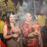 Aparajita Auddy Instagram - বাঙালির সব থেকে বড় উৎসবে আজকের মহাআয়োজন Doctors' Choice -এর পক্ষ থেকে মহাষ্টমীর ১০৮ মহাভোগ। সঙ্গে সাউথ সিটি কমপ্লেক্সের আবাসিক দের জন্য রইলো আন্তরিক ধন্যবাদ এত সুন্দর করে সন্দীপ্তা আর আমাকে এই আনন্দ উৎসবে সামিল করার জন্য। #DoctorsChoice #DilKiChoice #DurgaPuja2023 #DebiPokho #mahavog #astami #sandiptasen #AparajitaAdhya South City