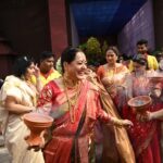 Aparajita Auddy Instagram - বাঙালির সব থেকে বড় উৎসবে আজকের মহাআয়োজন Doctors' Choice -এর পক্ষ থেকে মহাষ্টমীর ১০৮ মহাভোগ। সঙ্গে সাউথ সিটি কমপ্লেক্সের আবাসিক দের জন্য রইলো আন্তরিক ধন্যবাদ এত সুন্দর করে সন্দীপ্তা আর আমাকে এই আনন্দ উৎসবে সামিল করার জন্য। #DoctorsChoice #DilKiChoice #DurgaPuja2023 #DebiPokho #mahavog #astami #sandiptasen #AparajitaAdhya South City