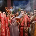 Aparajita Auddy Instagram - বাঙালির সব থেকে বড় উৎসবে আজকের মহাআয়োজন Doctors' Choice -এর পক্ষ থেকে মহাষ্টমীর ১০৮ মহাভোগ। সঙ্গে সাউথ সিটি কমপ্লেক্সের আবাসিক দের জন্য রইলো আন্তরিক ধন্যবাদ এত সুন্দর করে সন্দীপ্তা আর আমাকে এই আনন্দ উৎসবে সামিল করার জন্য। #DoctorsChoice #DilKiChoice #DurgaPuja2023 #DebiPokho #mahavog #astami #sandiptasen #AparajitaAdhya South City