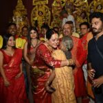 Aparajita Auddy Instagram - বাঙালির সব থেকে বড় উৎসবে আজকের মহাআয়োজন Doctors' Choice -এর পক্ষ থেকে মহাষ্টমীর ১০৮ মহাভোগ। সঙ্গে সাউথ সিটি কমপ্লেক্সের আবাসিক দের জন্য রইলো আন্তরিক ধন্যবাদ এত সুন্দর করে সন্দীপ্তা আর আমাকে এই আনন্দ উৎসবে সামিল করার জন্য। #DoctorsChoice #DilKiChoice #DurgaPuja2023 #DebiPokho #mahavog #astami #sandiptasen #AparajitaAdhya South City