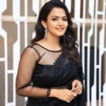 Aparna Das Instagram - This saree and this day ❤️‍🔥 #black Styling: @gayathribalasubramanian21 Outfit: @hafsaaddotcom Accessories: @fineshinejewels Pc: @varuun.jpg HMU: @teamdiamondartistry