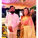 Apurva Nemlekar Instagram - . राज्याचे मुख्यमंत्री सन्मानीय एकनाथजी शिंदे साहेब यांच्या घरी गणेशदर्शनासाठीच्या निमंत्रणानें आनंद वाटला. त्यांनी जय्यत केलेलं स्वागत, आणि कौटुंबिक आपुलकीने केलेला पाहुणचार, आणि बाप्पाच्या आशीर्वादाने खूप खूप धन्य झाले....,!! बाप्पा सर्वांना सुखी ठेव 🙏🏻🙏🏻🙏🏻🙏🏻 . @cmomaharashtra_ @mieknathshinde . #apurvanemlekar #chiefminister #eknathjishindesaheb #CM #varshabungalow #ganpatibappamorya #ganeshotsav2023 Varsha Bungalow Official Residence of Chief Minister of Maharashtra