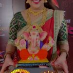 Apurva Nemlekar Instagram - पहा #StarPravahGaneshotsav2023 on 24th September, 7 PM Star प्रवाहवर.... ‘Star प्रवाह गणेशोत्सव २०२३’ ।। आरती घराघरातली ।। #AartiGharagharatali #Ganeshotsav2023 #StarPravah