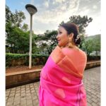 Apurva Nemlekar Instagram - . Festive vibes ✨ . Pc - @aneket.flp . #apurvanemlekar #ladyofwords #festiveready #ganeshotsav2023 #bappamorya #sareelover #pink