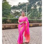 Apurva Nemlekar Instagram - . Festive vibes ✨ . Pc - @aneket.flp . #apurvanemlekar #ladyofwords #festiveready #ganeshotsav2023 #bappamorya #sareelover #pink