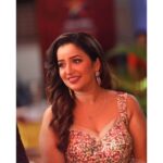 Apurva Nemlekar Instagram - Some candid shots by @prasadtt1 Thank you 😊 . Styled by - @pratibimb_by_ashwinibhosale_14 @pratibimbtherentalboutique Jewellery - @apoorvacollections.in . #apurvanemlekar #aartigharagharatali #StarPravah #candid #candidphotography #saavni💃 #premachigoshtaonstarpravah