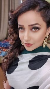 Apurva Nemlekar Instagram - Saavni swaag 💃
.
#apurvanemlekar #premachigoshtaonstarpravah #saavni💃 #hazeleyes #ladyofwords #sareelover #newme #polkadots