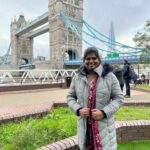 Aranthangi Nisha Instagram - London நிகழ்ச்சி நல்லபடியா முடிச்சாச்சு, கடல் கடந்து வந்த எங்களை அன்போடும் பாசத்தோடும் பார்த்துக் கொண்ட அத்தனை தமிழ் சொந்தங்களுக்கும் நன்றி.... இந்த வாய்ப்பை வழங்கிய feltham தமிழ்ச்சங்கம் புஷ்பா அவர்களுக்கு நன்றி.. எங்களை பார்க்க வந்த அத்தனை தமிழ் சொந்தங்களுக்கும் எங்கள் ஊக்கப்படுத்திய உறவுகளுக்கும் நன்றி.....