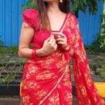 Archana Gupta Instagram - Mohabbat hai to hai... ❤️ . . . . . . . . #love #shayari #reels #foryou #archannaguptaa #trendingreels #sareelove #indianbeauty #beautiful #ootdindia #lovesongs #valentines #lovers #weekendvibes #lovestatus #loveshayari #pyar #mohabbat #ishq #intzaar #reelsindia #reelsinstagram Mumbai, Maharashtra