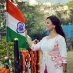 Archana Gupta Instagram - As we celebrate Republic Day, let's promise to protect our nation by doing good deeds as Indian. Let's not complain and criticize our own nation rather think how we can support and make it much better. Happy Republic Day to all the Indians. Bharat Mata ki jai 🙏 . . . . . . . . . . #bharat #गणतंत्र_दिवस #republicdayindia #26january #constitution #unityindiversity #indianculture #incredibleindia #deshbhakti #salute #indianarmy #hindustan #proudindian #archannaguptaa #tiranga #republicday2023 #sarejahaseachahindustanhamara🇮🇳🇮🇳🇮🇳🇮🇳🇮🇳 Mumbai, Maharashtra