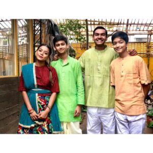 Archana Prajapati Instagram - "Theatre Is a Powerful Art Form, It Teaches Lessons About Life, Society and Emotion and More Importantly Yourself." happy worlds Theater day .... 

सभी मित्रों एवं गुरुजनों को विश्व रंगमंच दिवस की हार्दिक बधाई एवं शुभकामनाएं 🙏🙏🙏
#WorldTheatreDay

❤️ @preetamathur3035 @niveditabaunthiyal #Robindas  @amangupta7_official  @jawedrehman9 @twishabaunthiyal @sumitkiran33 @sonalm_0298
#mitharth @rajat11raj @himesh555 @shubhanshit_priydarshi 
#natak #natakmemes #worldtheatreday #theatrememes #theatre #worldtheatreday #theatrekid #theatreislife ##actorslife #art #prithitheatre #ngma #ncpamumbai #theatrelove  #rehearsal #drama #theatrelife  #love  #mumbaitimes #dailymemes #artist #rehearsal #stageperformer